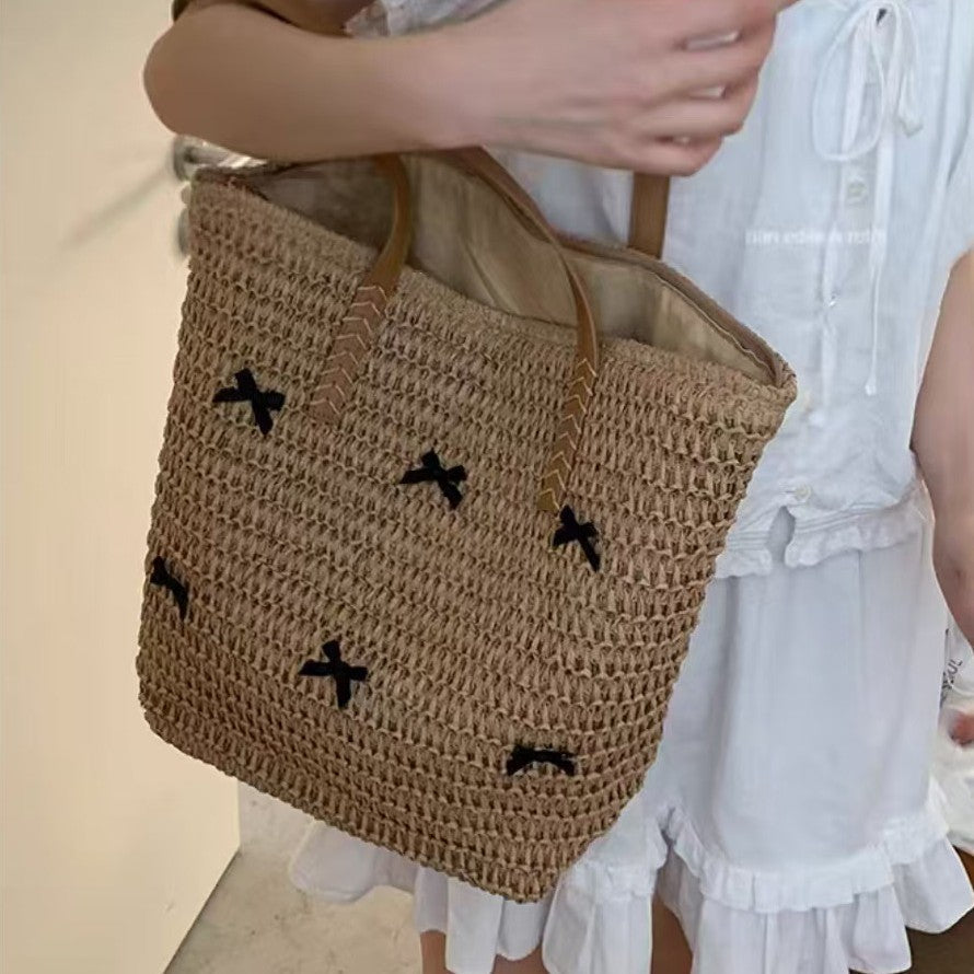 Geflochtene Basttasche mit Dekorativem Schleifendesign Brehn