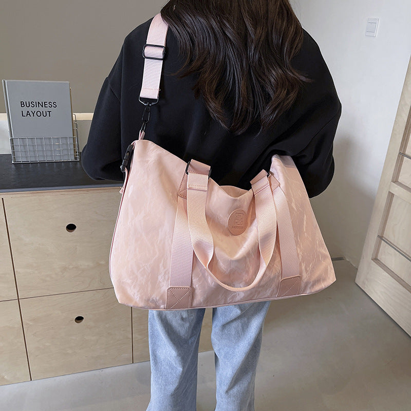 Sportliche Reisetasche Im Modernen Design Brehn