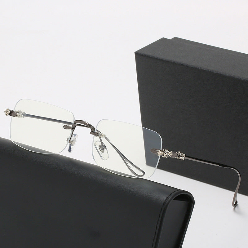 Damen modische Korrektionsbrille mit elegantem quadratischen Rahmen und verzierten Bügeln Brehn