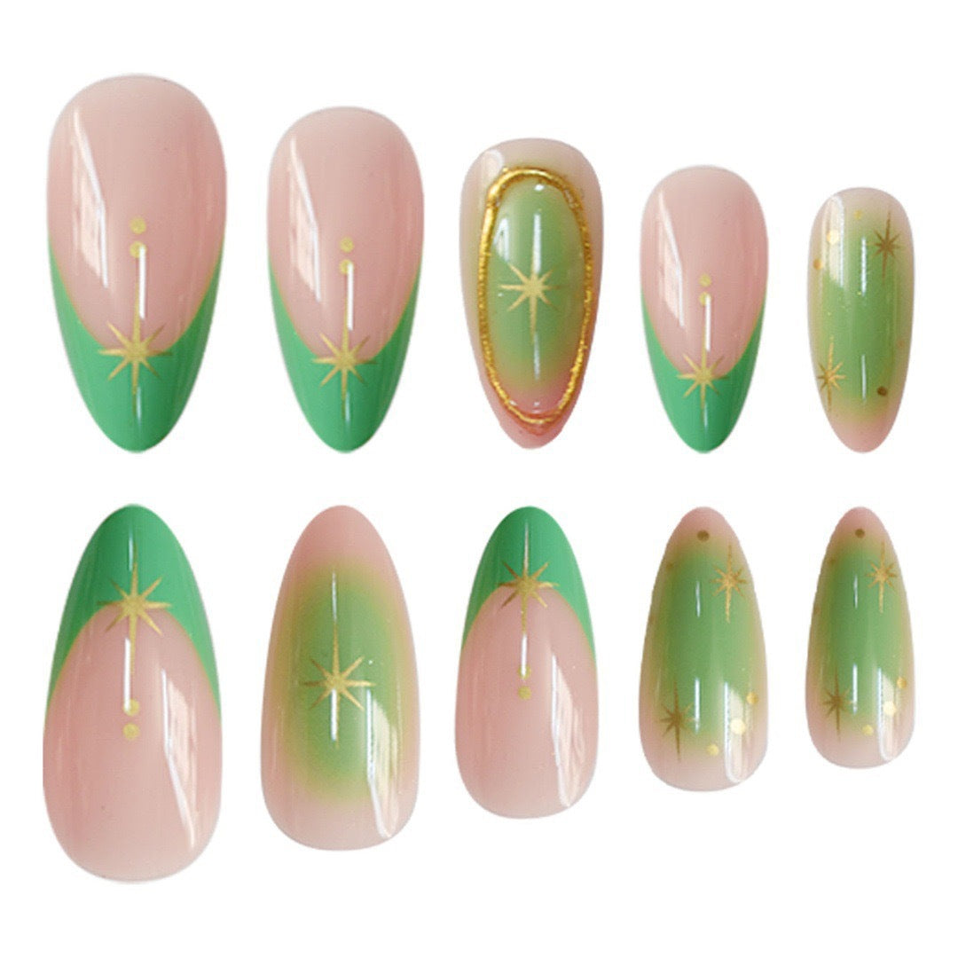 Künstlerische Gel-Nagelverstärkungen mit goldenen Akzenten Brehn