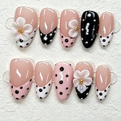 Blumen- und Pünktchen Press-On Nail Art Brehn