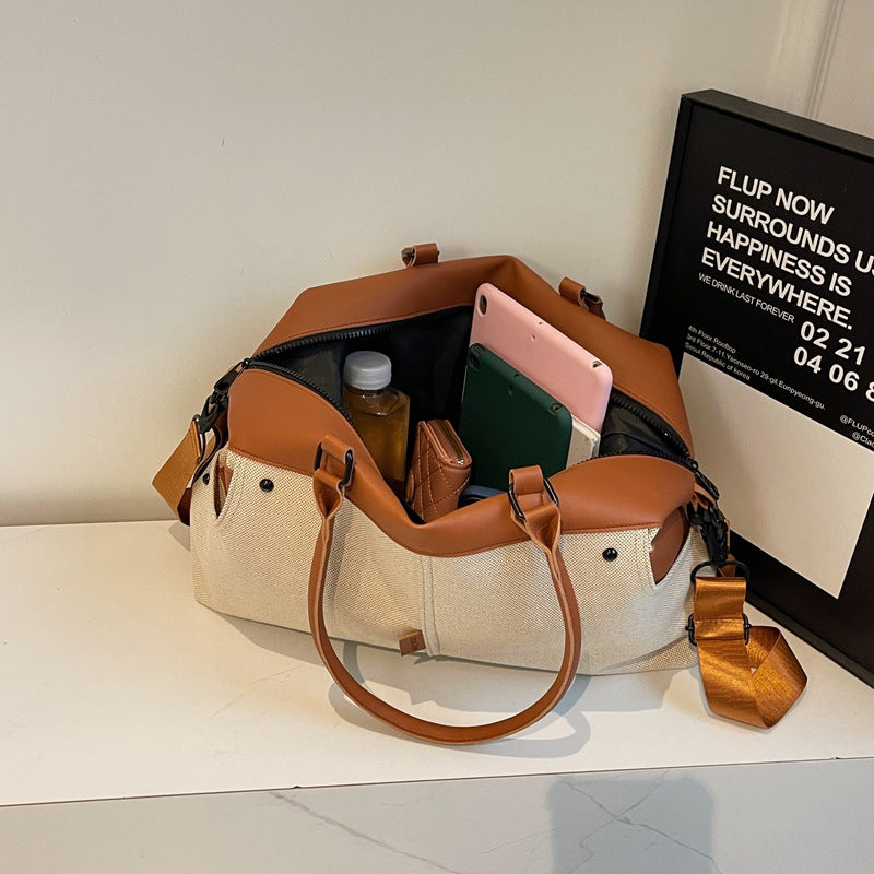 Praktische Handtasche Im Modernen Design Brehn