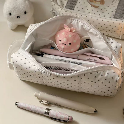 Gepolsterte gepunktete Tasche in Form eines Beutels