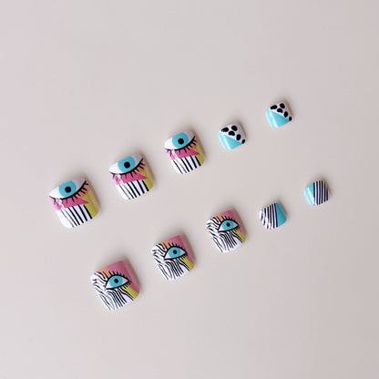 Kunstnagelset mit lebhaften Farbakzenten und geometrischen Mustern Brehn