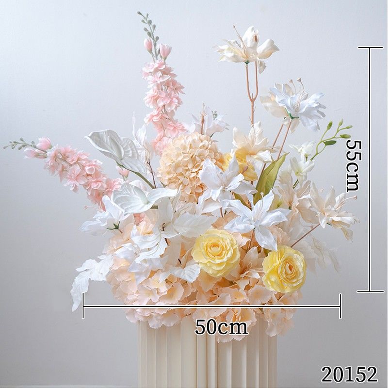 Lebensechte Seidenblumenarrangement