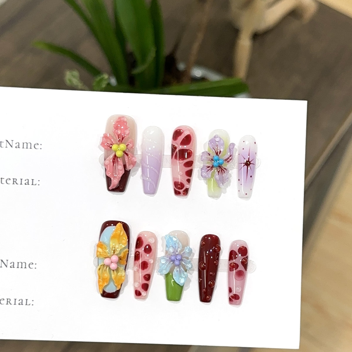 Künstlerisches Floral Press-On Nagelset