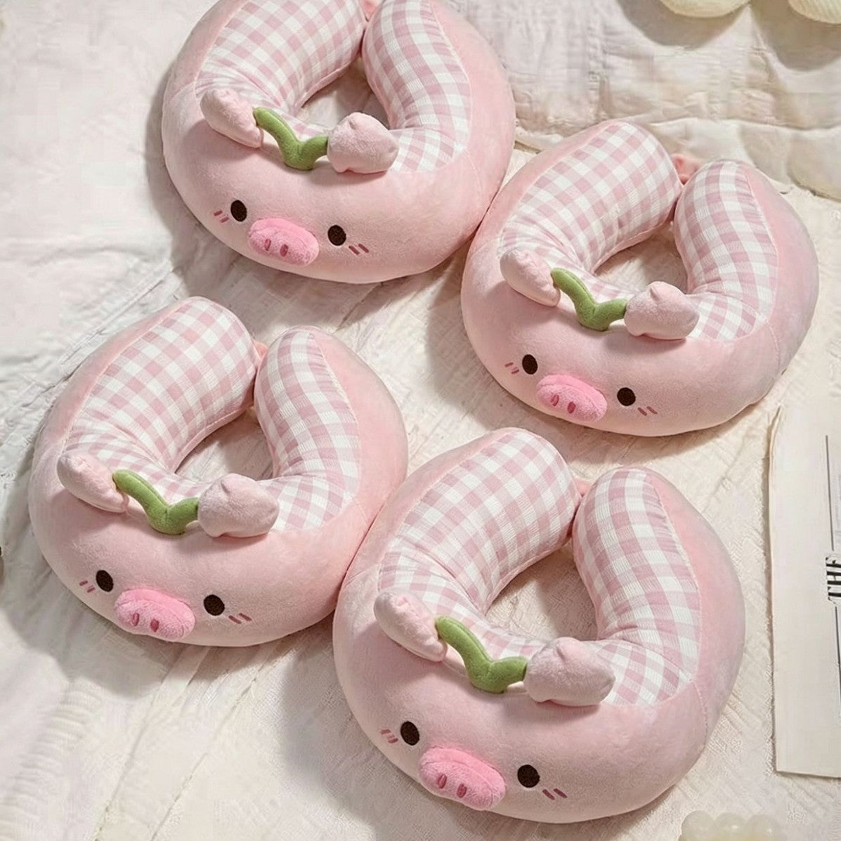 Plüsch‑Hausschuhe mit Memory‑Sohle und kariertem Innenfutter im niedlichen Schwein‑Design