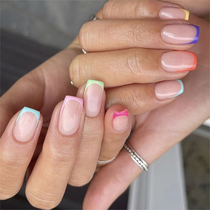 Kunstnagelset mit bunten Farbakzenten Brehn