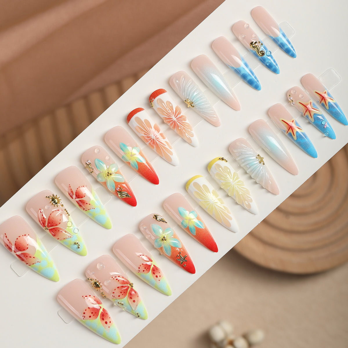 Kunstnagelset mit floralen und maritimen Akzenten Brehn