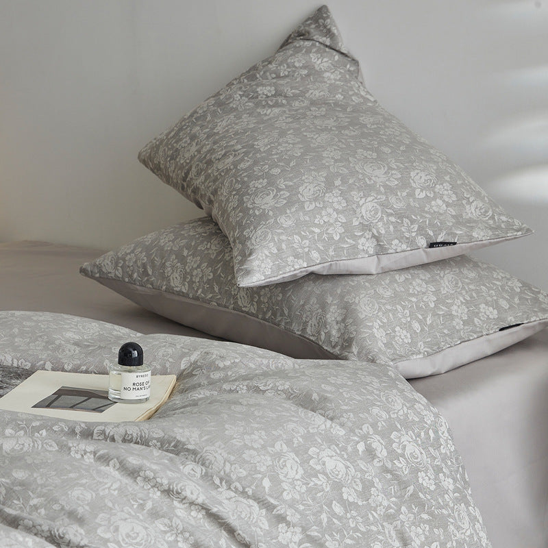Elegante Bettwäschegarnitur aus Baumwoll-Lyocell-Mix mit feinem Blumenjacquard und verdecktem Hotelverschluss