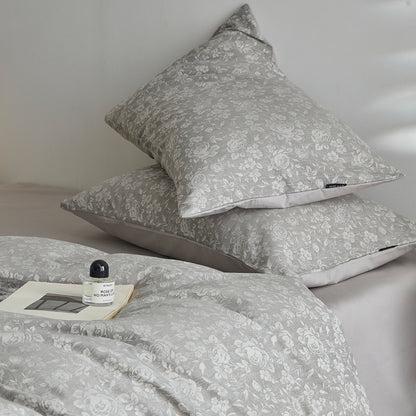 Elegante Bettwäschegarnitur aus Baumwoll-Lyocell-Mix mit feinem Blumenjacquard und verdecktem Hotelverschluss