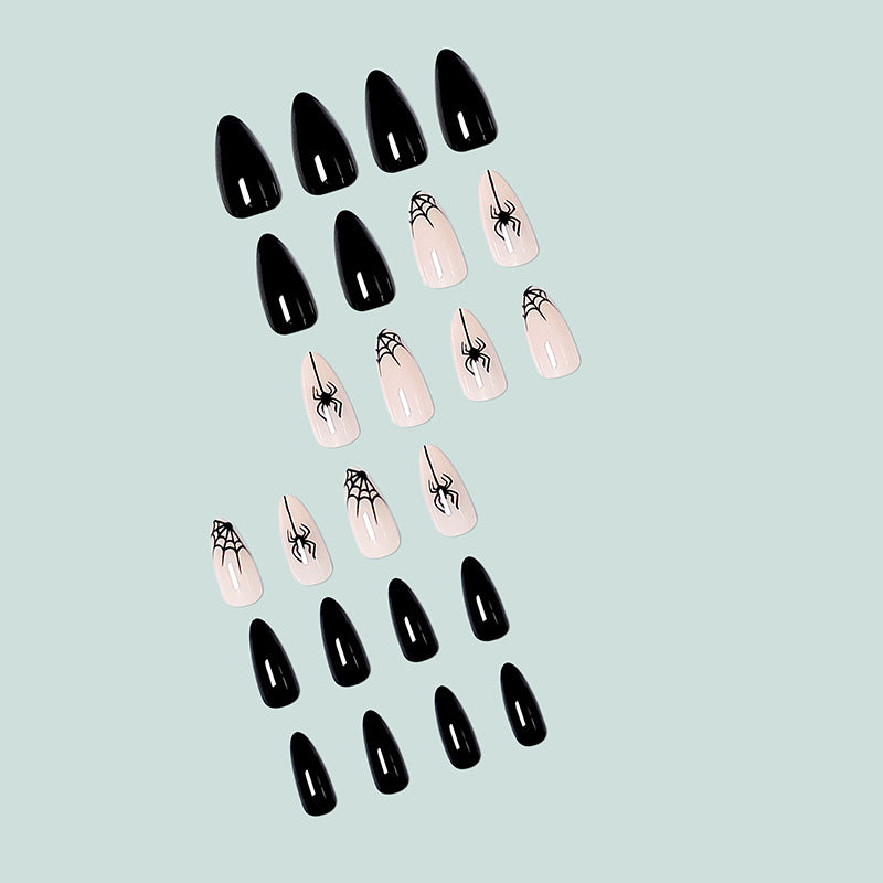 Kunstvolle Nagelkunst mit Spinnen-Motiv Brehn