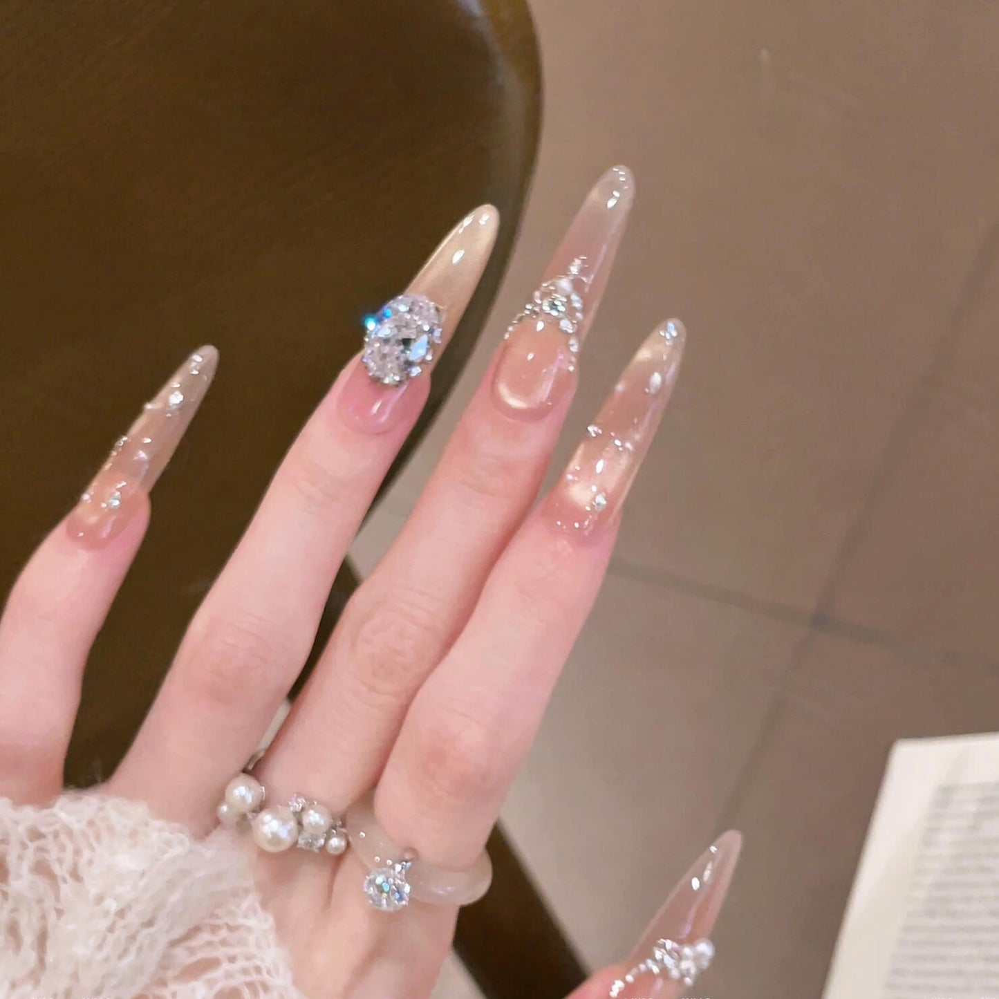 Kunstnägel mit Glamourösem Design Brehn