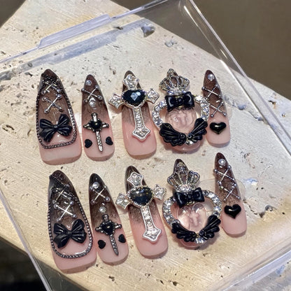 Gothic-inspirierte künstlerische Nagelkunst Tipps