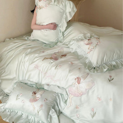 Satin-Bettwäsche-Set mit Stickereien und Rüschensaum