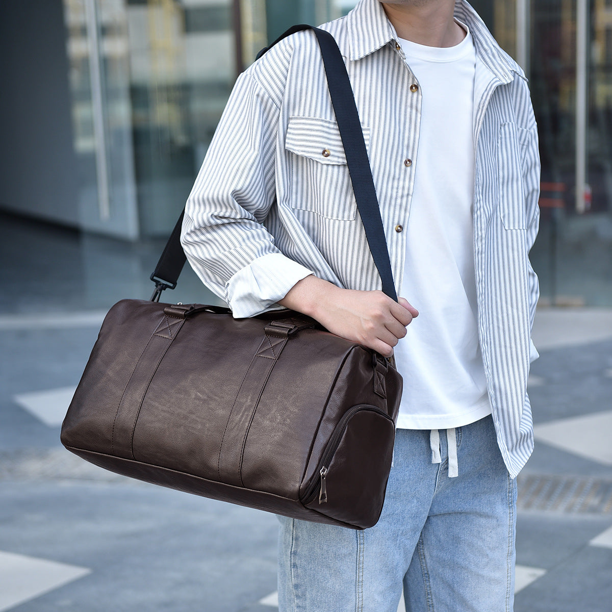 Reisetasche Aus Hochwertigem Leder mit Robusten Tragegriffen Brehn