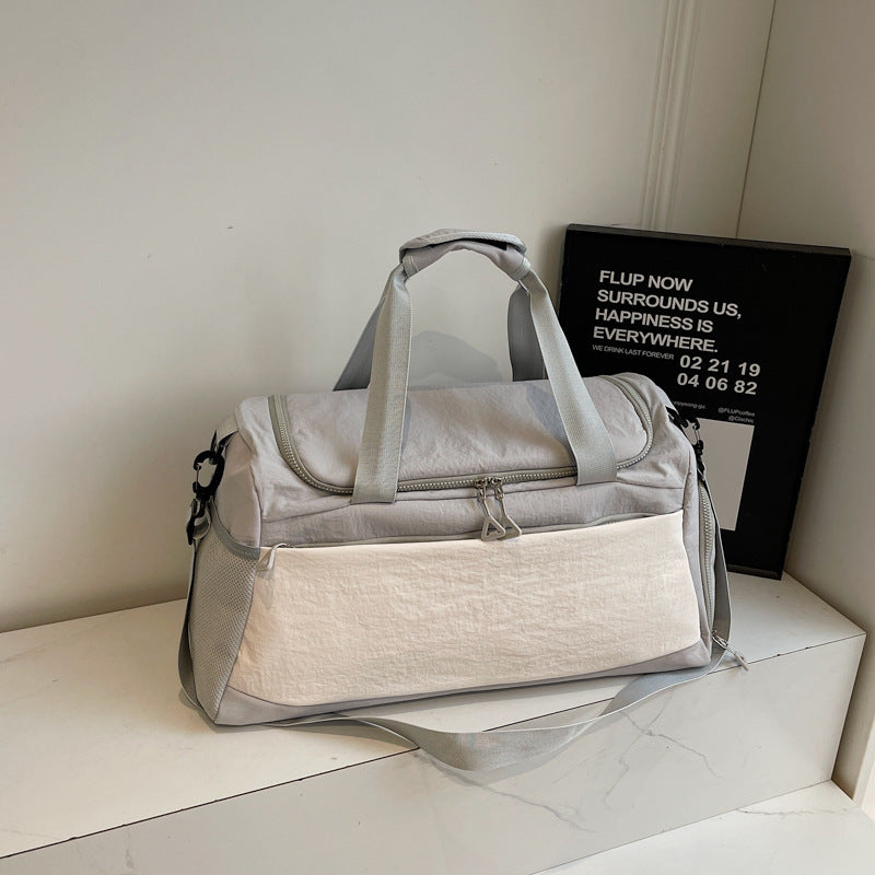 Sportliche Reisetasche mit Stabilen Tragegriffen Brehn