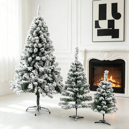 Künstlicher verschneiter Weihnachtsbaum