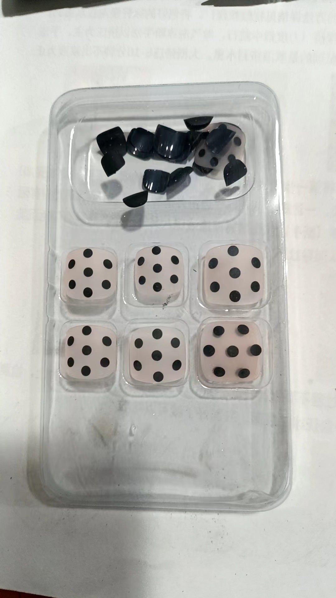 Künstlerisches gepunktetes Press-On Nagel Set Brehn