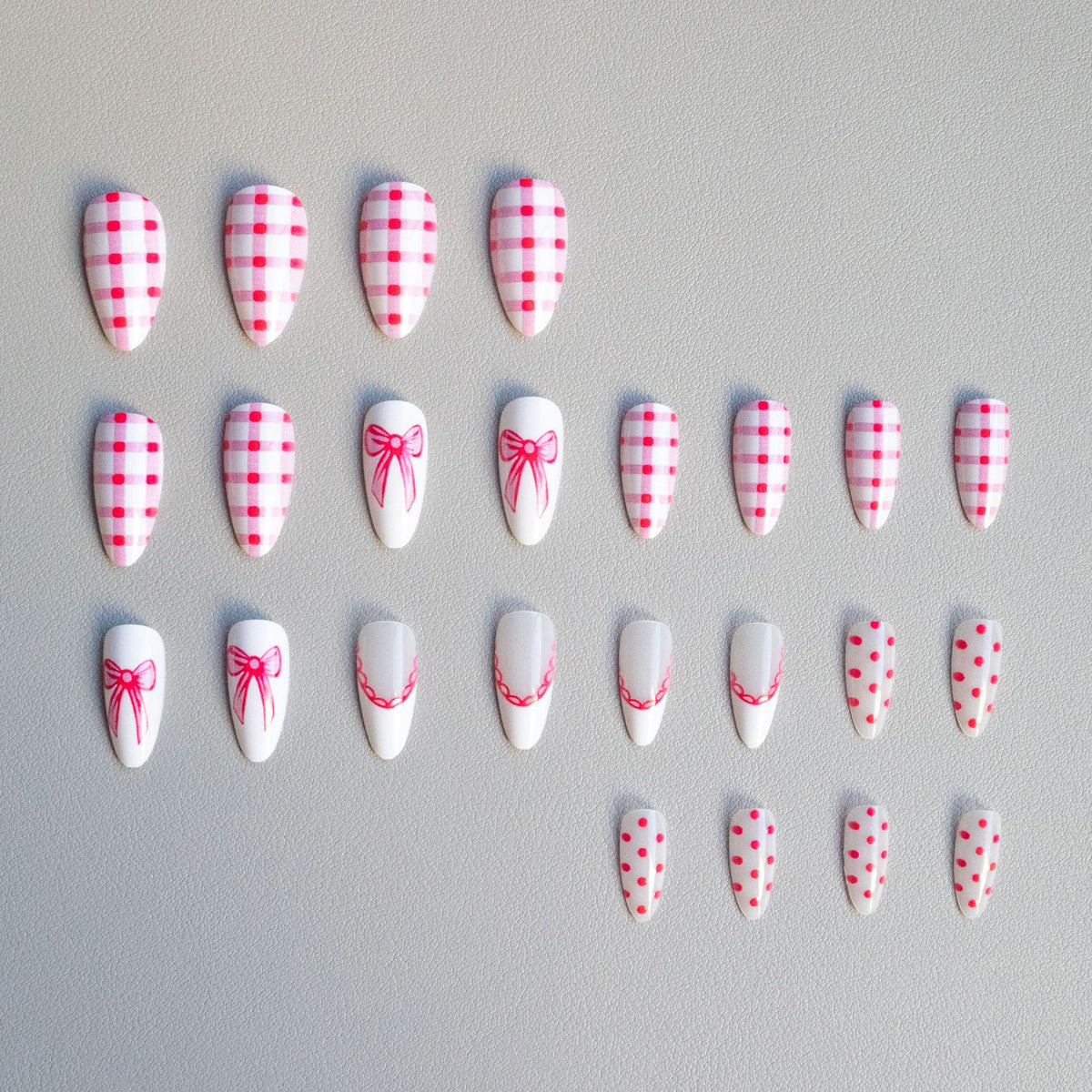 Kreatives, mit einer Schleife verziertes Acryl-Nagelkunst-Set