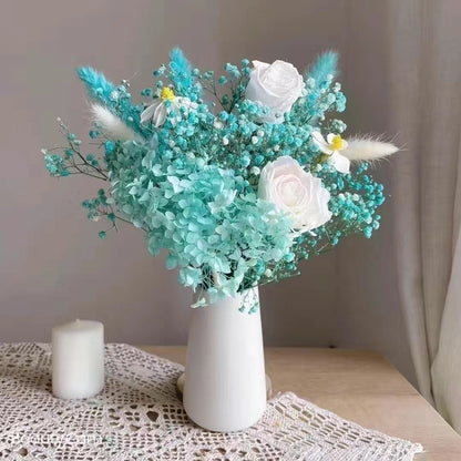 Getrocketer Blumenstrauß mit eleganten gelben Akzenten