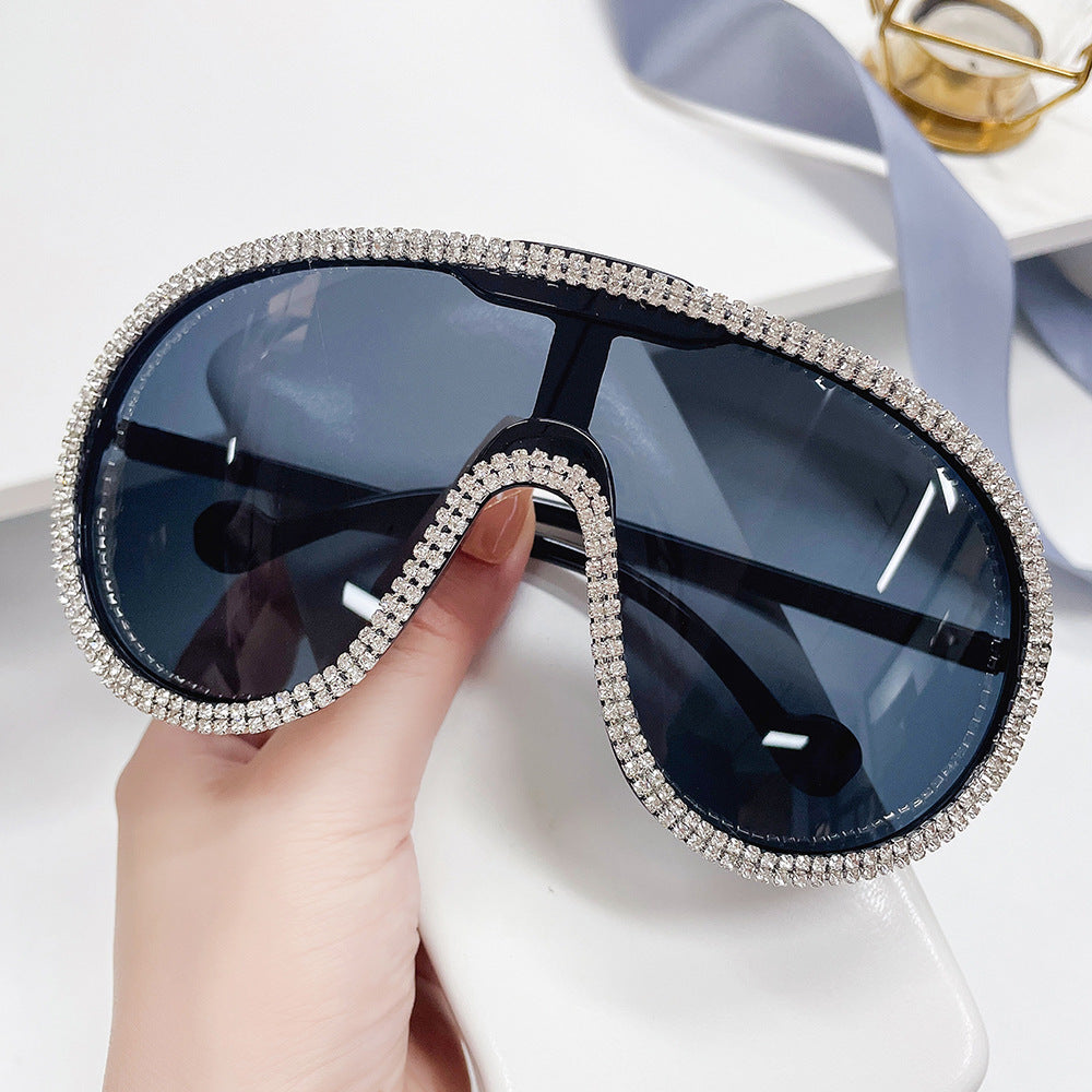 Damen extravagante Sonnenbrille mit funkelndem Rahmen Brehn