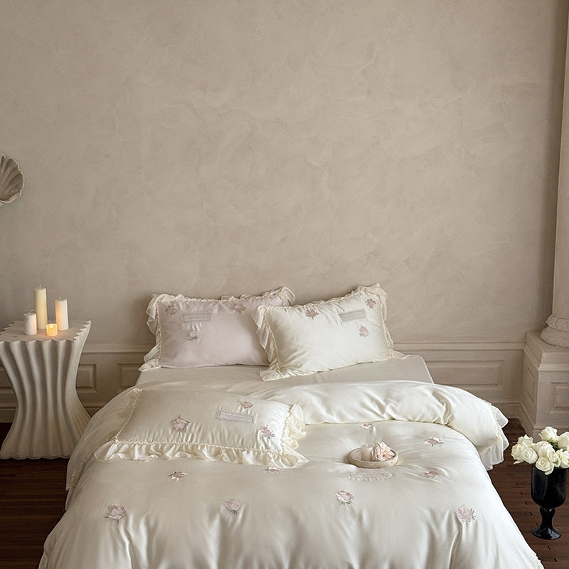 Wendbare Baumwollsatin Rose bestickte Volant Bettwäsche Set mit Rüschenshams und verdecktem Verschluss