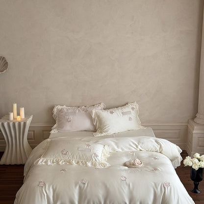 Wendbare Baumwollsatin Rose bestickte Volant Bettwäsche Set mit Rüschenshams und verdecktem Verschluss