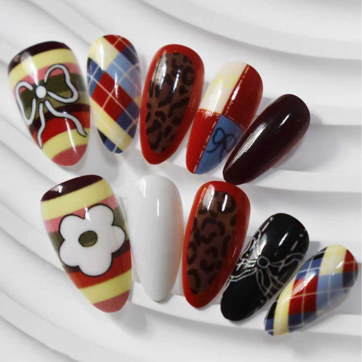 Künstlerische Nagelkunst Brehn