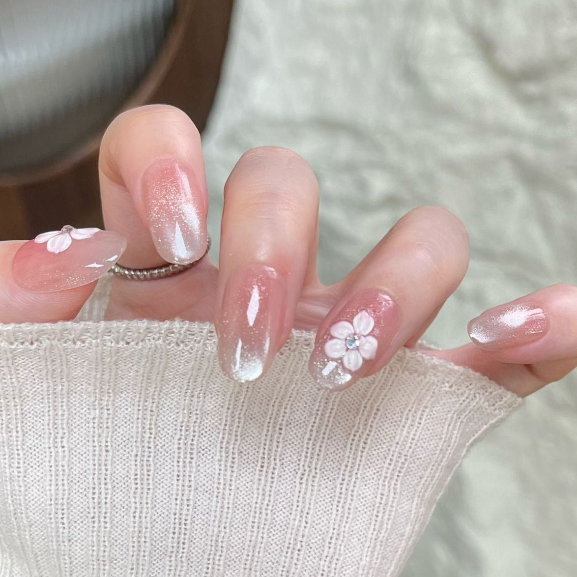 Dekorative Press-On Nagelverlängerungen mit floralem Design Brehn