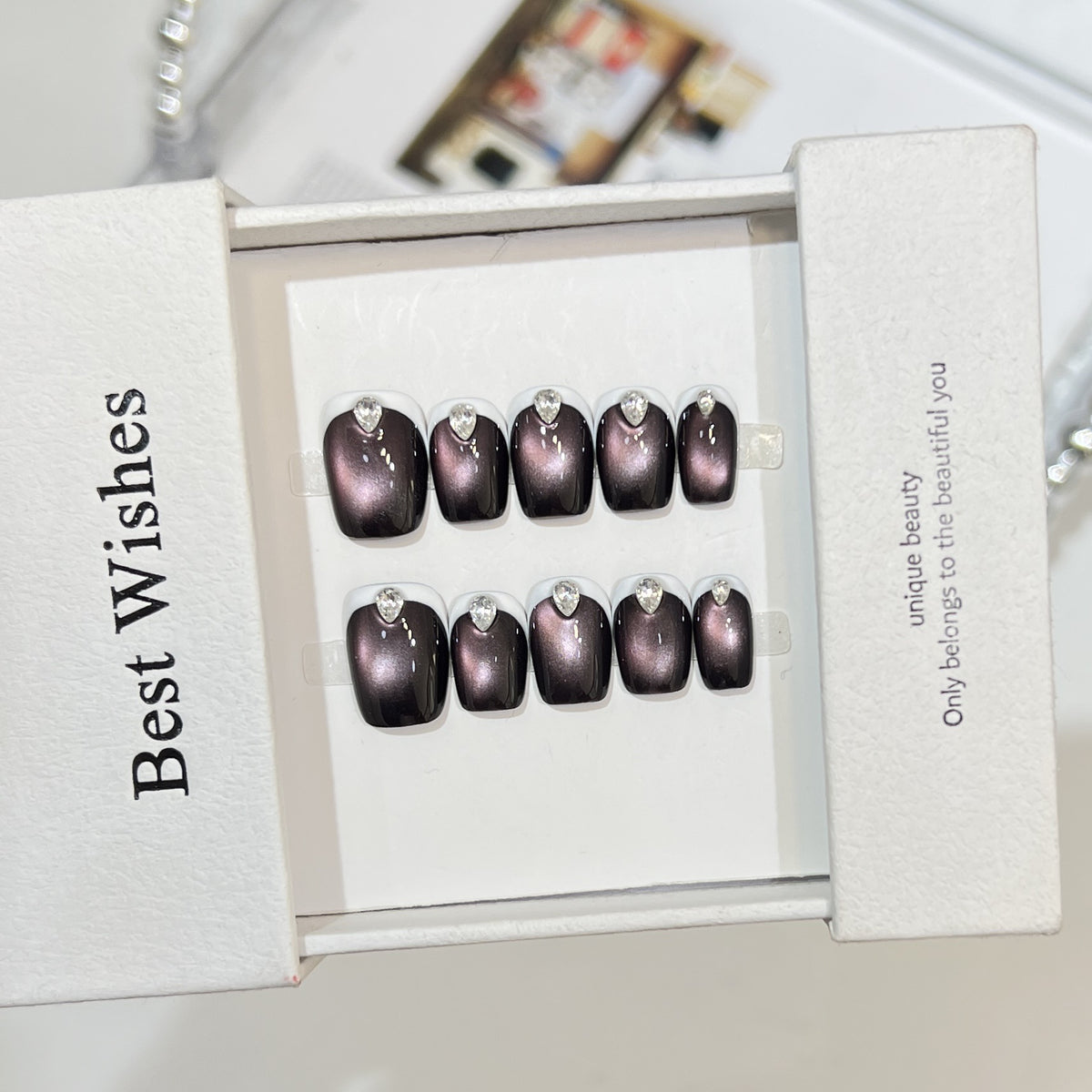 Elegante Gel Press-On Nagelset mit Strassdetails Brehn