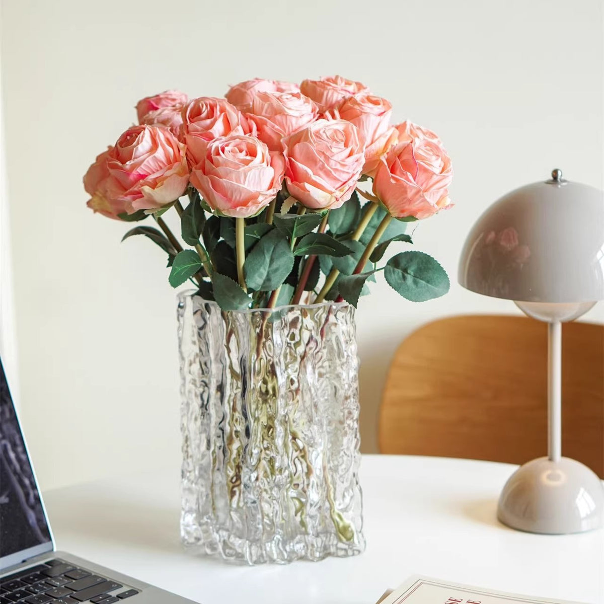 Eleganter künstlicher Rosenstrauß