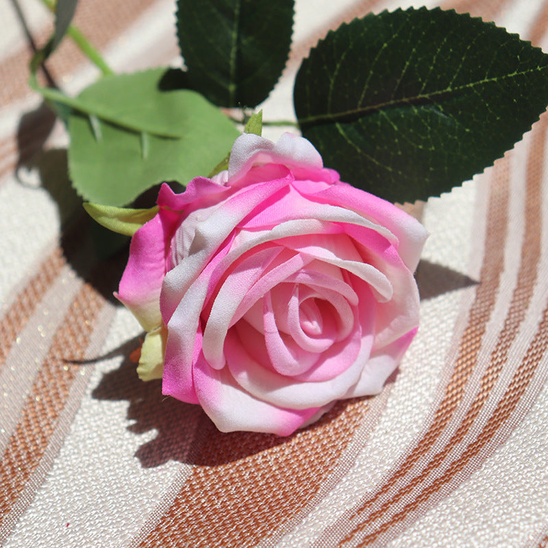 Realistische Seidenrose Stiel