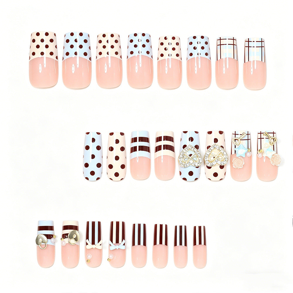 Dekorativer Press-On Nagelkunst-Kit Brehn
