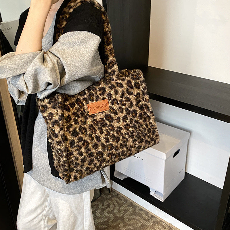 Stilvolle Tierdruck-Handtasche