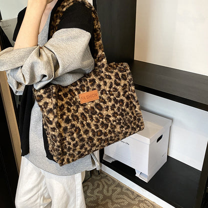 Stilvolle Tierdruck-Handtasche