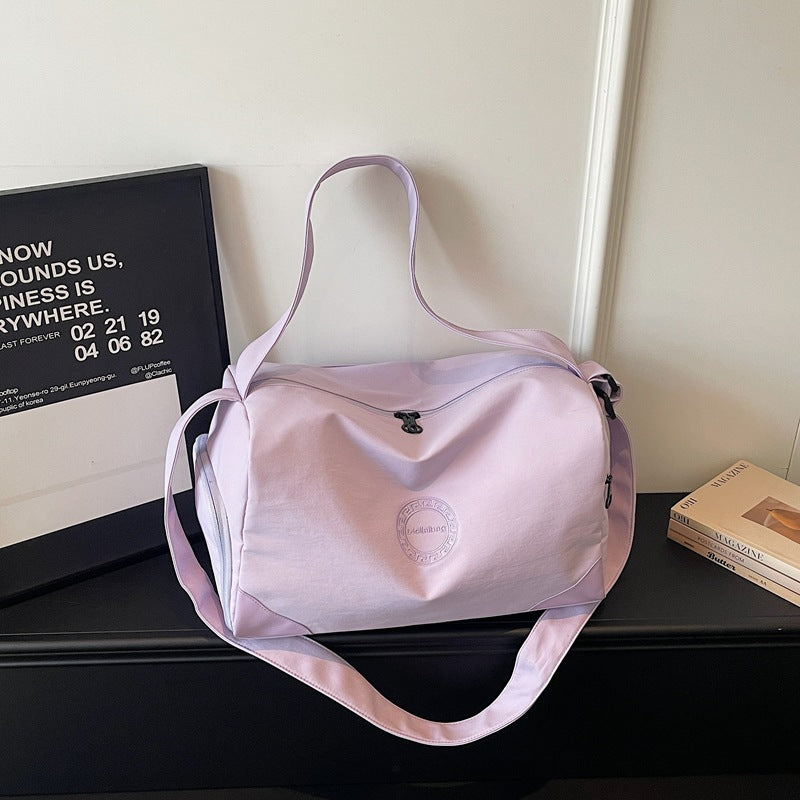 Stylische Reis-Duffle mit mehreren Taschen