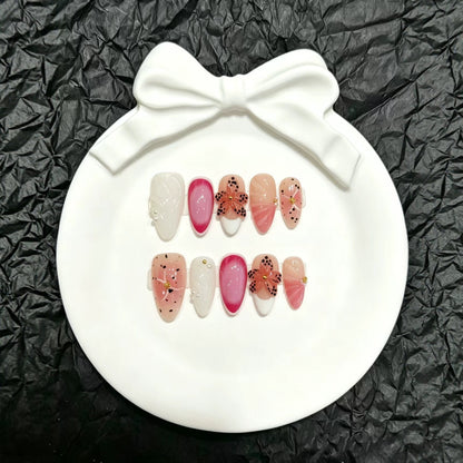 Dekoratives Press-On Nagelkunst-Set mit floralen und Edelstein-Akzenten  1791774491