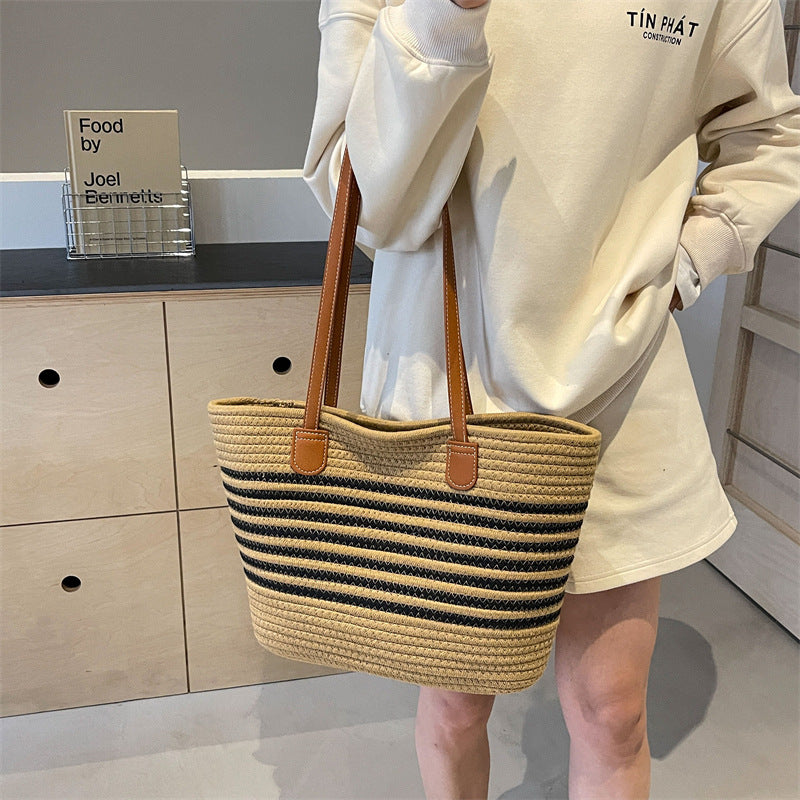 Stylische gestreifte Strandtasche Brehn