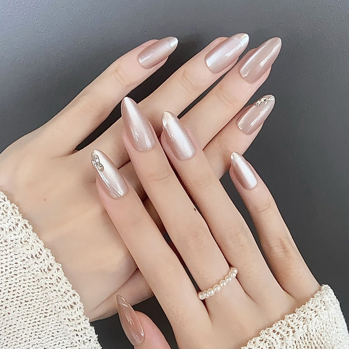 Thematische Nagelkunst Press-On Nägel mit süßen Charakter- und Schleifendesigns Brehn