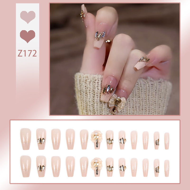 Kunstnagelset mit eleganten Glitzerverzierungen und schimmernden Akzenten Brehn