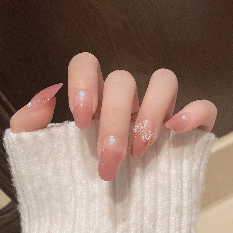 Elegante Schmetterlingsakzent-Nailart