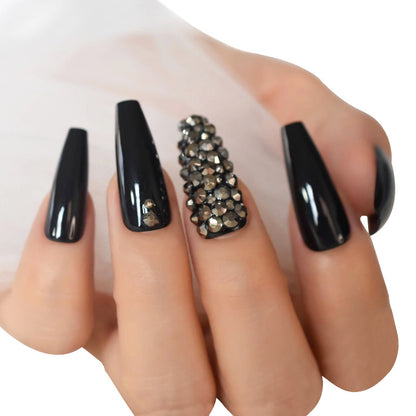Glamouröse Stiletto Press-on-Nagelset mit Strassakzenten