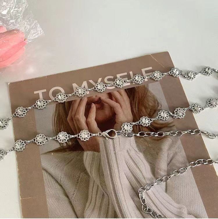 Elegante Kette mit Perlen und Herzanhängern Brehn