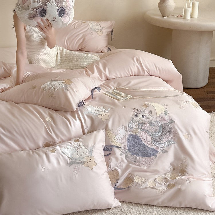 Exklusive Satin-Bettwäschegarnitur mit detailreicher Stickerei Katzen- und Mondmotiv