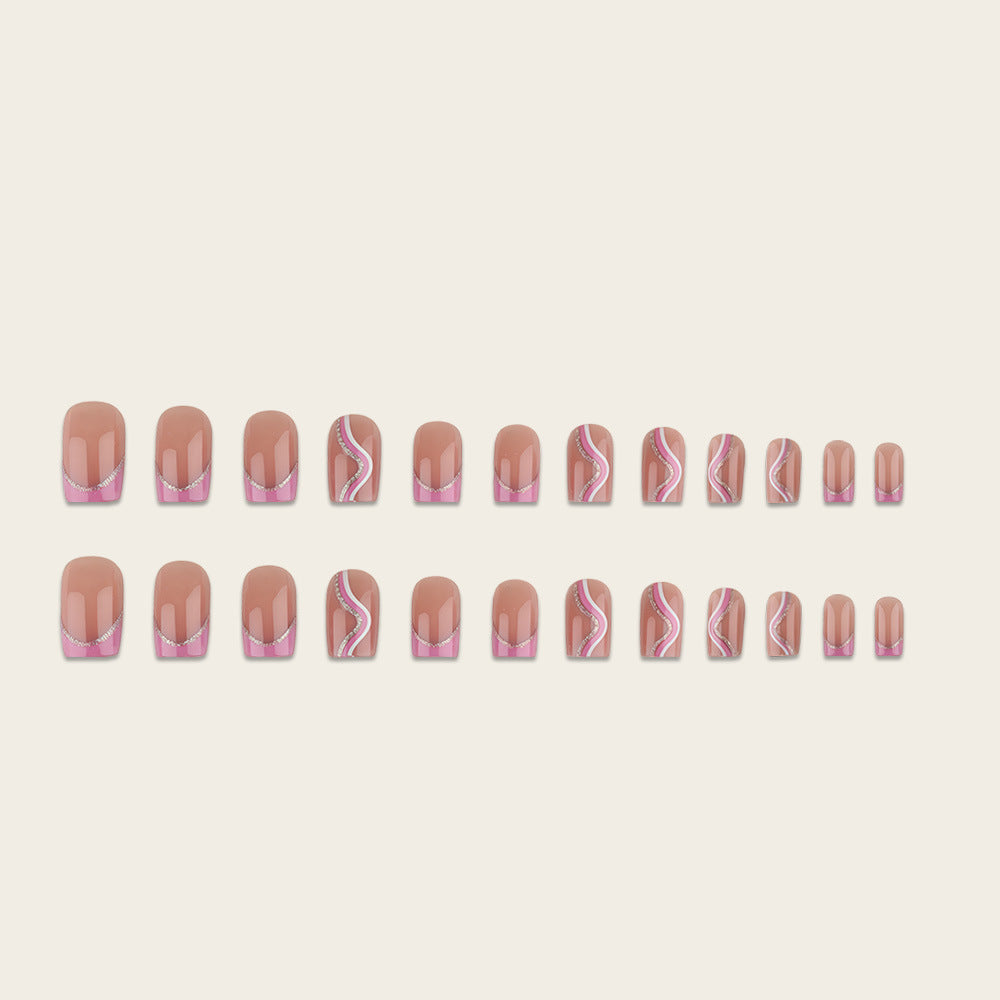 Glamouröse Nail Art mit Strass Brehn