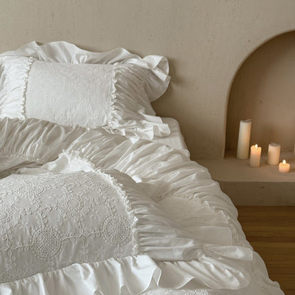 Boho Baumwolle Ösen Bestickte Rüschende Bettbezug Set mit Verdecktem Verschluss & Rüschenshams