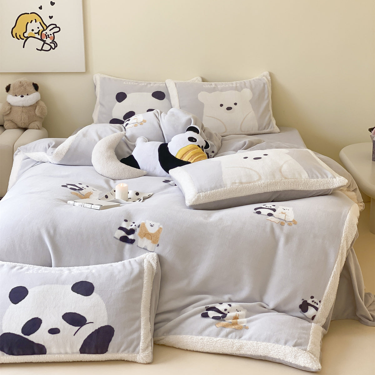 Kinderbettwäsche-Set mit Teddyfleece-Besatz und niedlichen Panda- & Bärenmotiven
