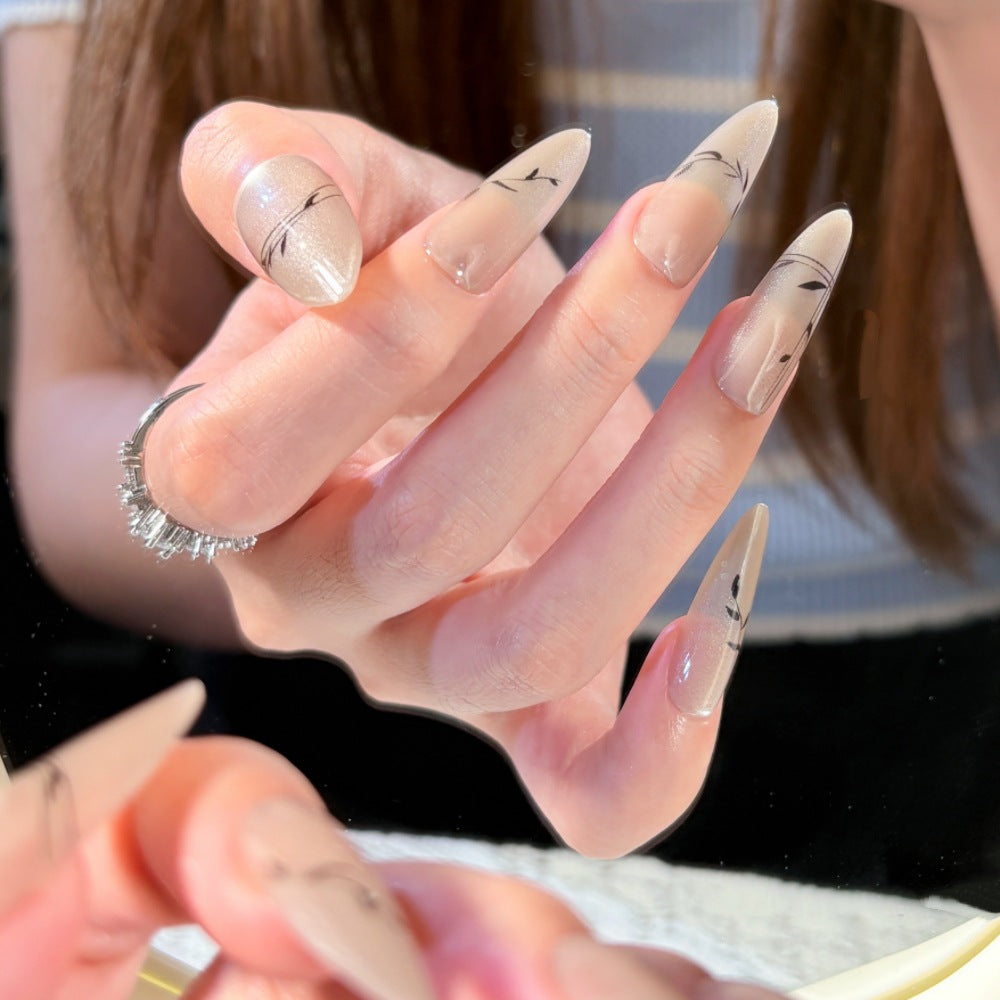 Stylisches Floral-Nagelset Brehn