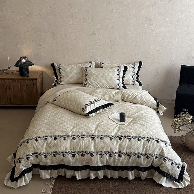 Luxuriöses Bettwäsche-Set mit Rüschen und feiner Stickerei